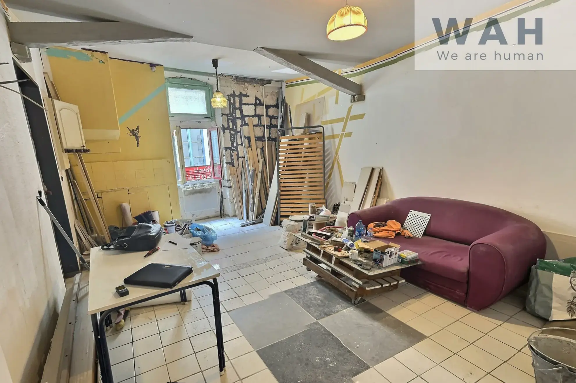 Appartement T3 à rénover de 73 m² à Saint-Gilles — Centre historique 