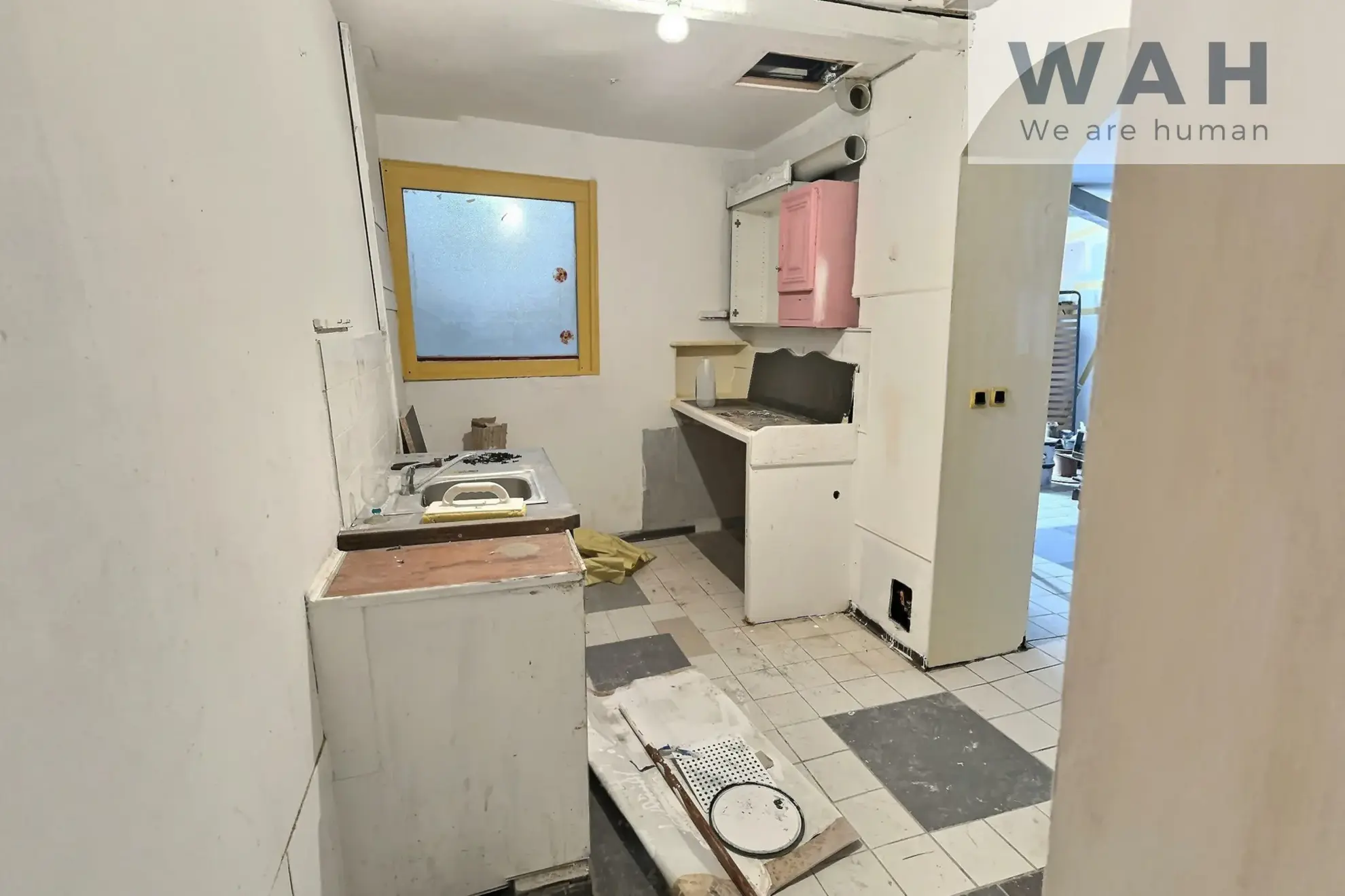 Appartement T3 à rénover de 73 m² à Saint-Gilles — Centre historique 