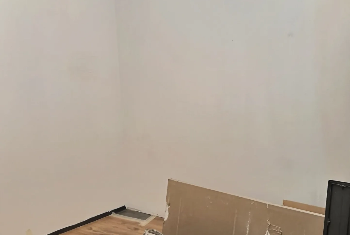 Appartement T3 à rénover de 73 m² à Saint-Gilles — Centre historique 
