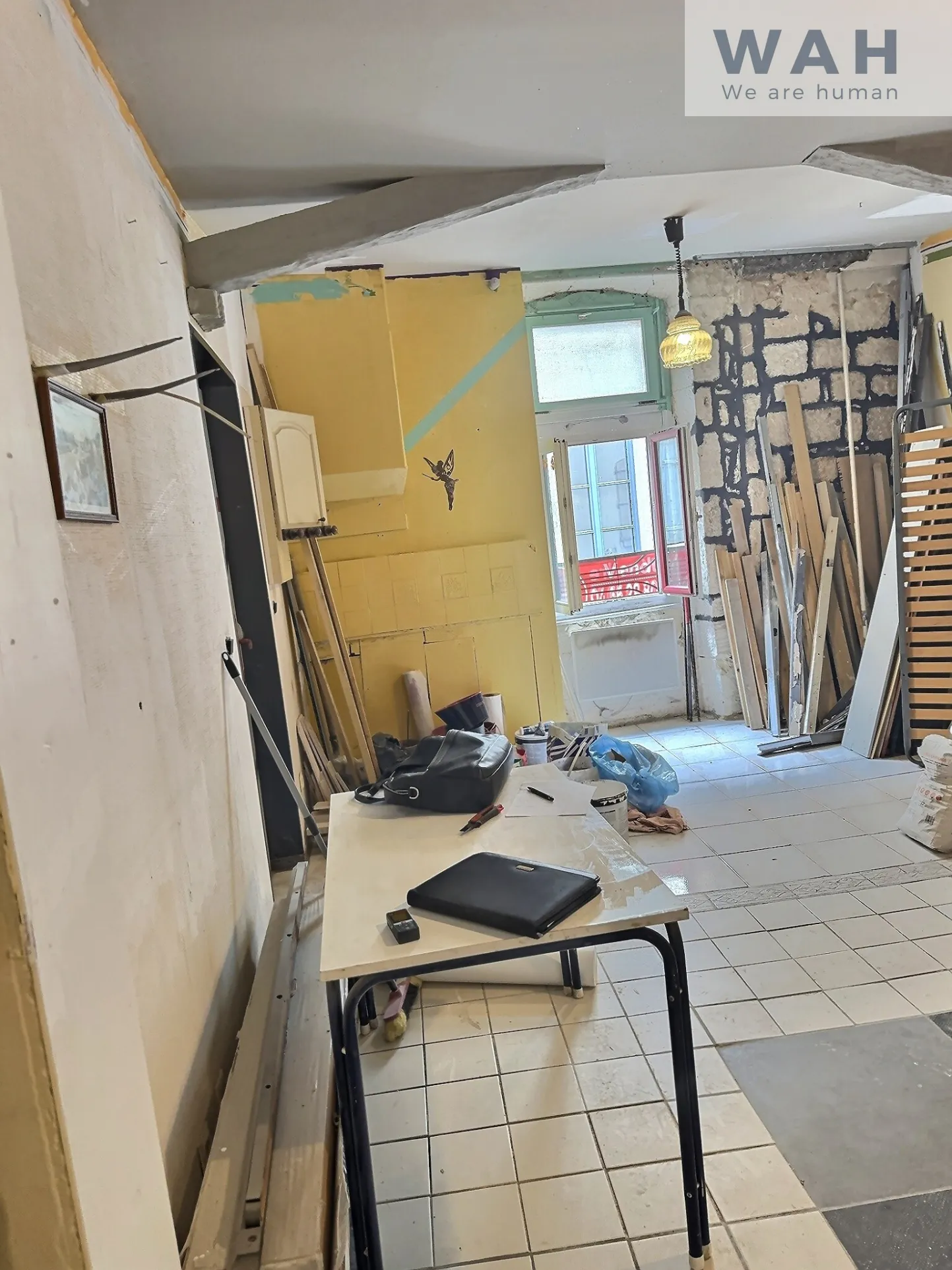 Appartement T3 à rénover de 73 m² à Saint-Gilles — Centre historique 