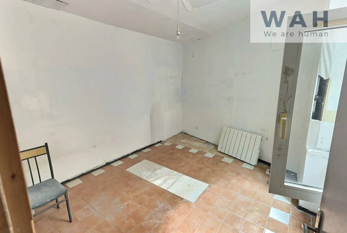 Appartement T3 à rénover de 73 m² à Saint-Gilles — Centre historique 