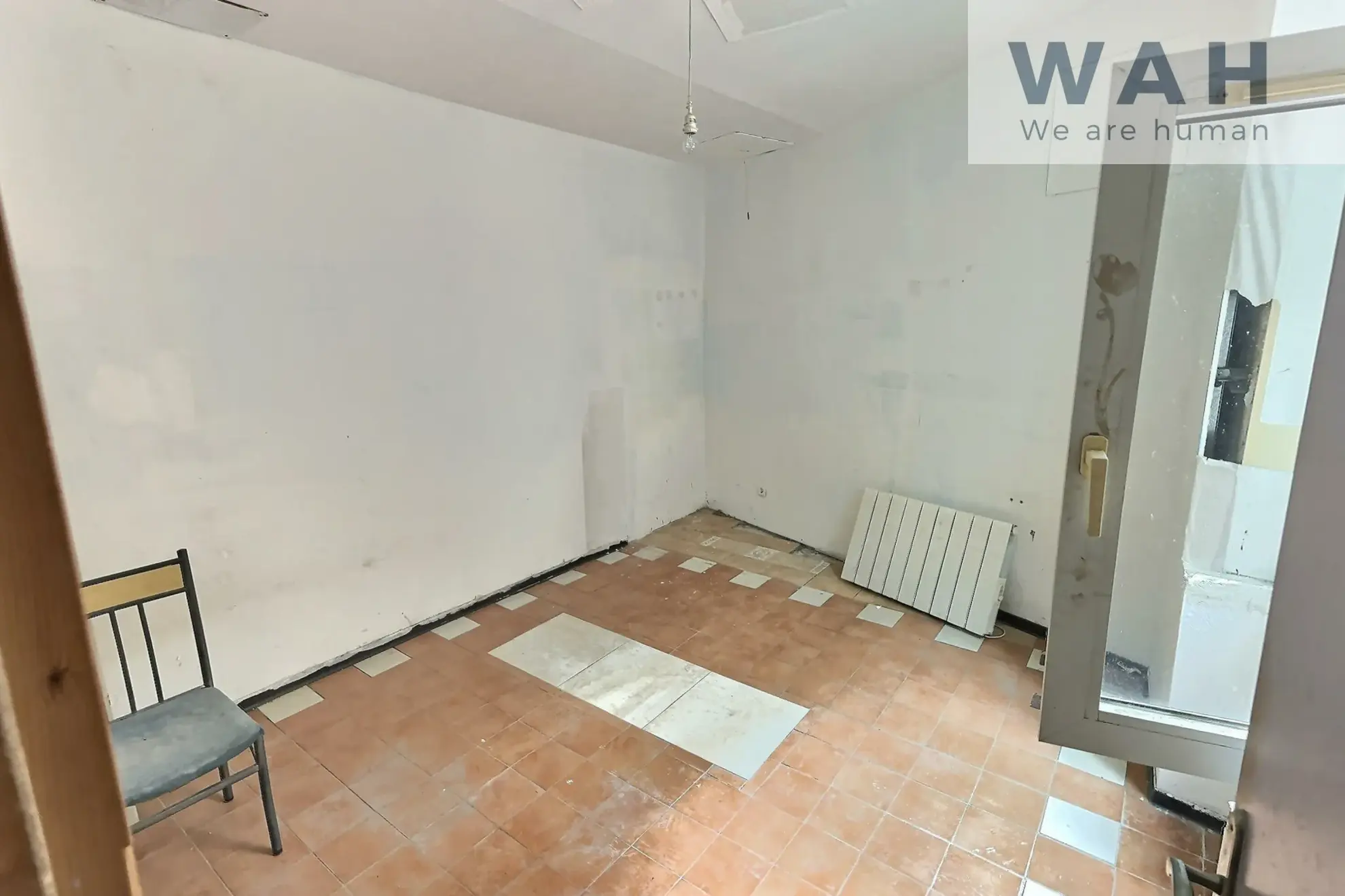 Appartement T3 à rénover de 73 m² à Saint-Gilles — Centre historique 