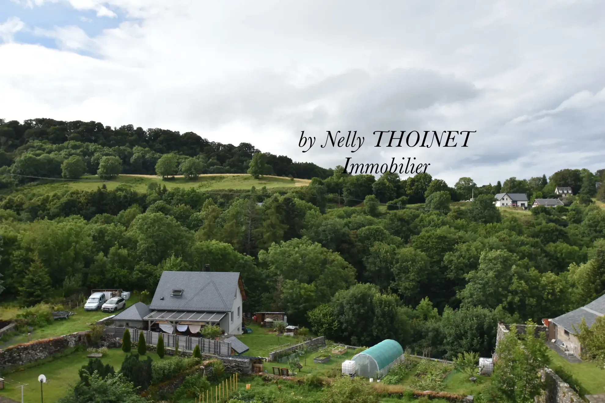 Appartement T3 à Besse et Saint-Anastaise avec balcon, cave, dans charmante ville médiévale en Auvergne 