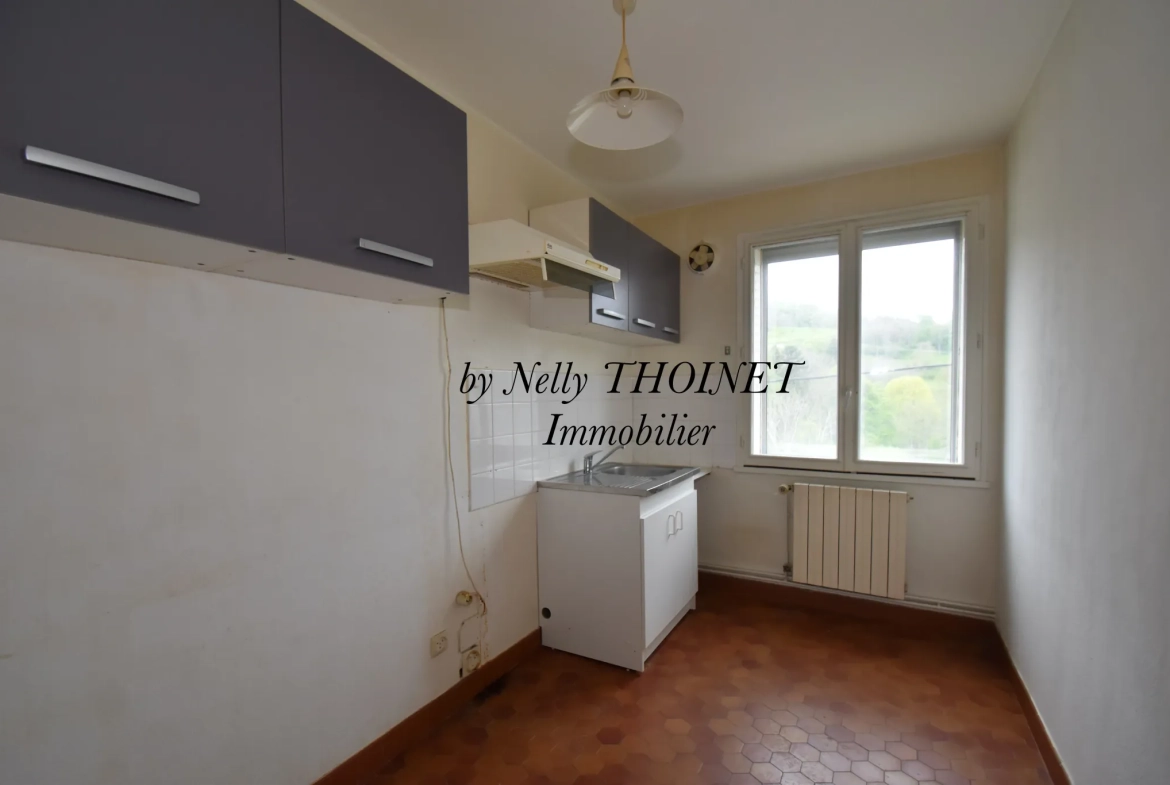 Appartement T3 à Besse et Saint-Anastaise avec balcon, cave, dans charmante ville médiévale en Auvergne 