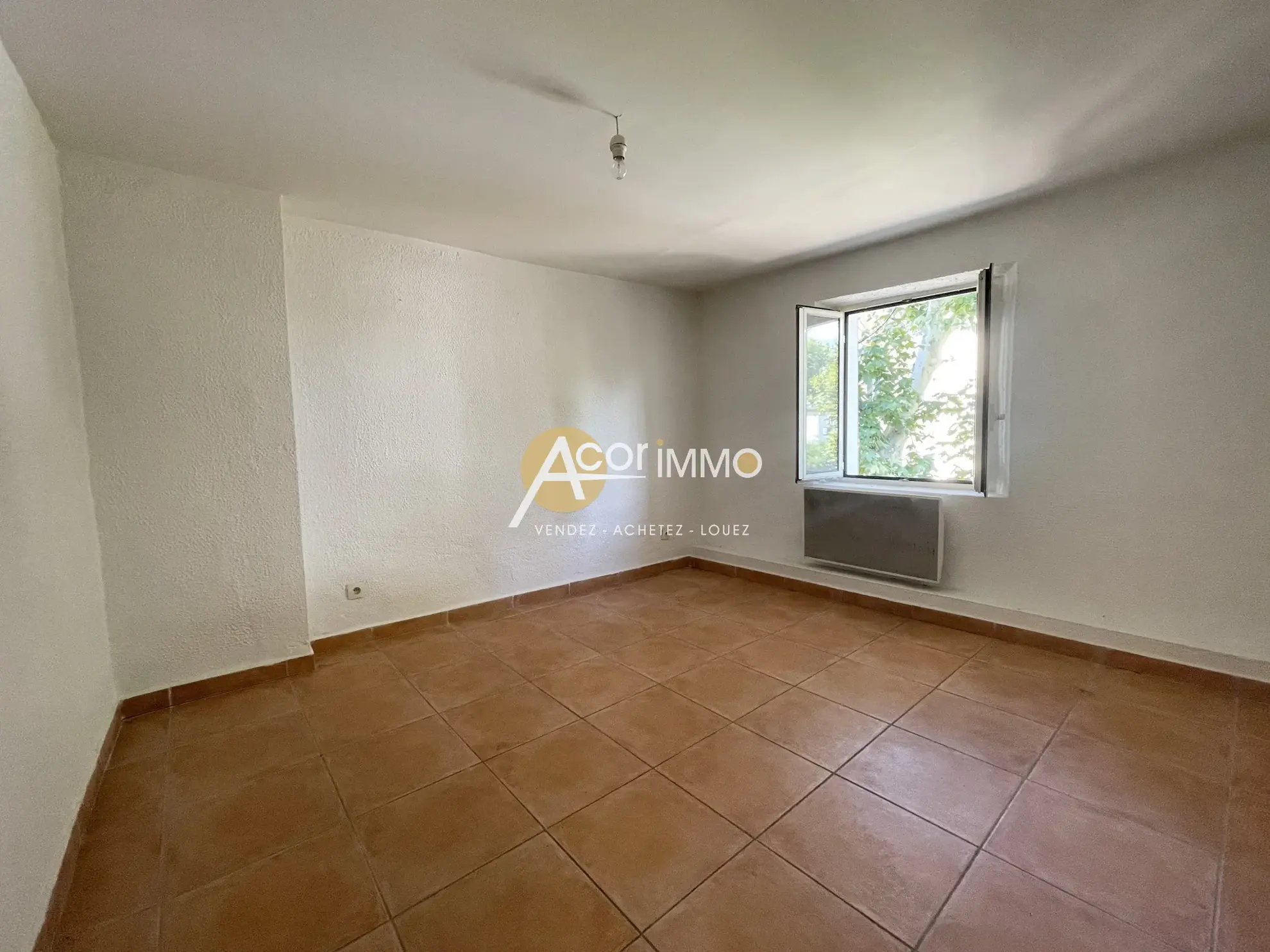 Appartement T2 à La Seyne-sur-Mer - Vue dégagée, proche port et commerces 