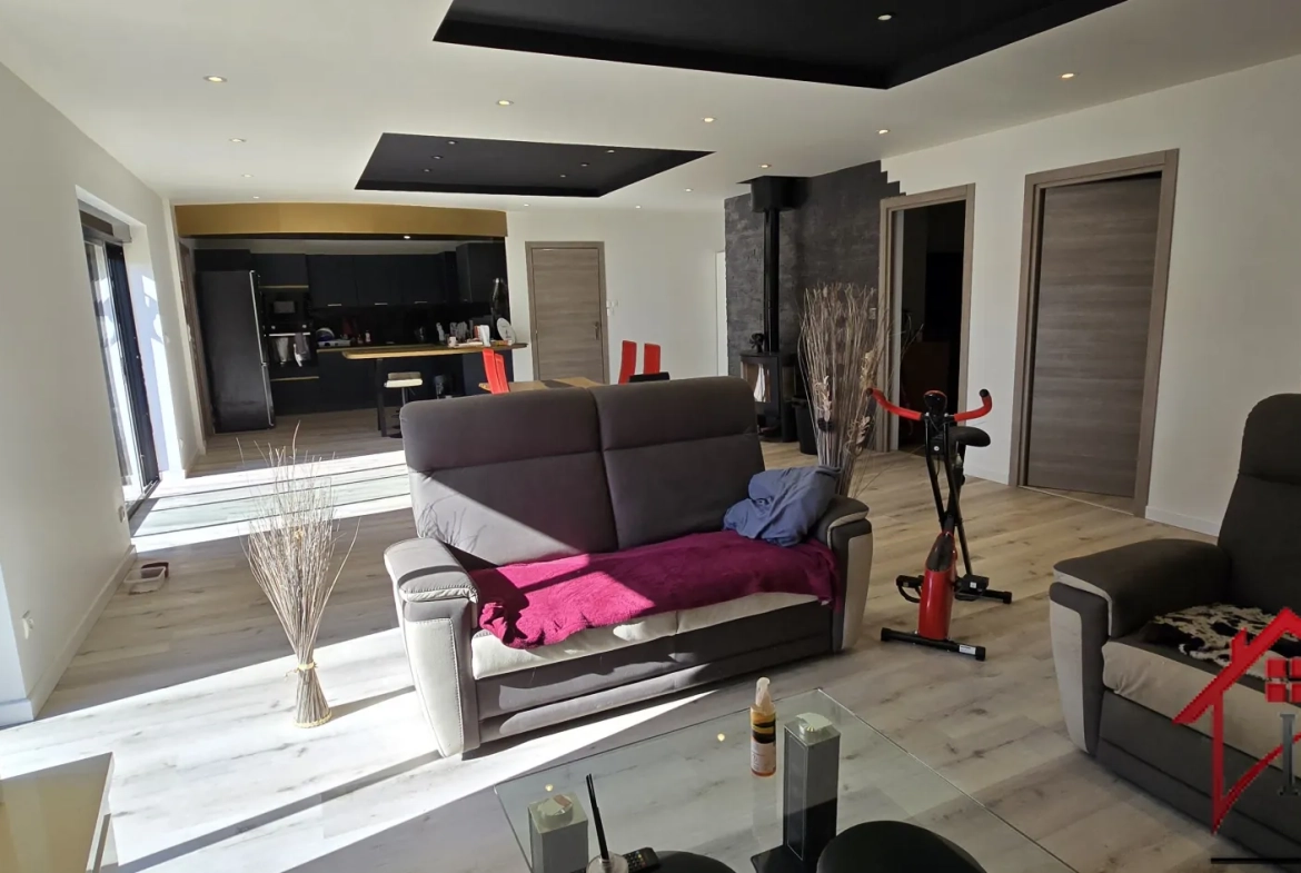 Maison moderne de 122 m² avec terrasse à Rioz, hautes spécificités et proximité des grandes villes 