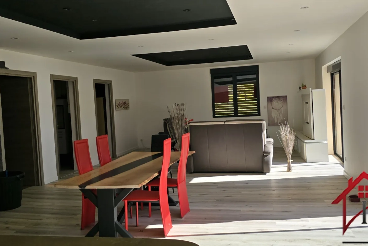 Maison moderne de 122 m² avec terrasse à Rioz, hautes spécificités et proximité des grandes villes 