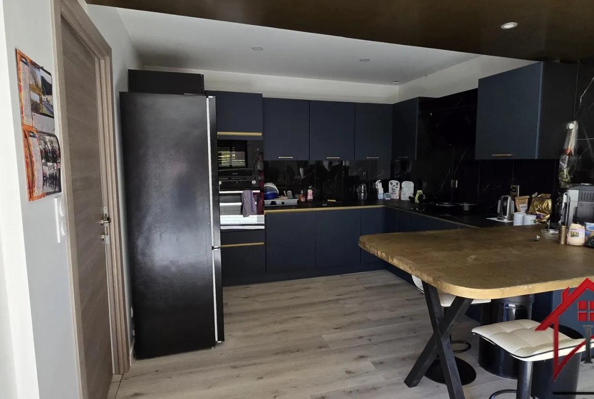 Maison moderne de 122 m² avec terrasse à Rioz, hautes spécificités et proximité des grandes villes 