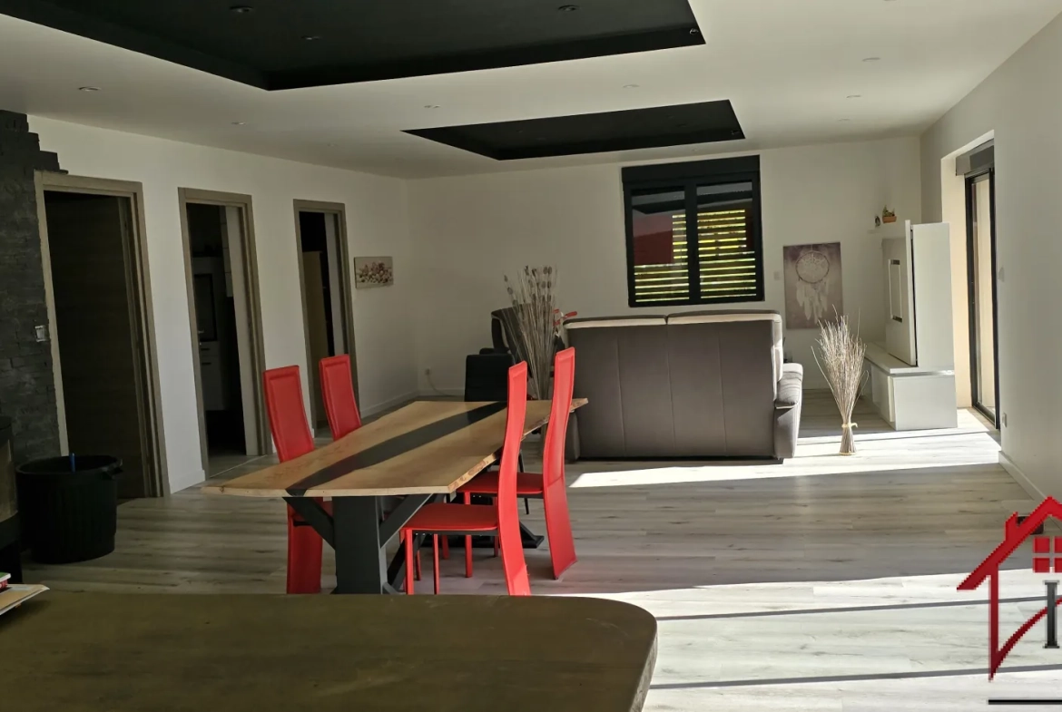 Maison moderne de 122 m² avec terrasse à Rioz, hautes spécificités et proximité des grandes villes 