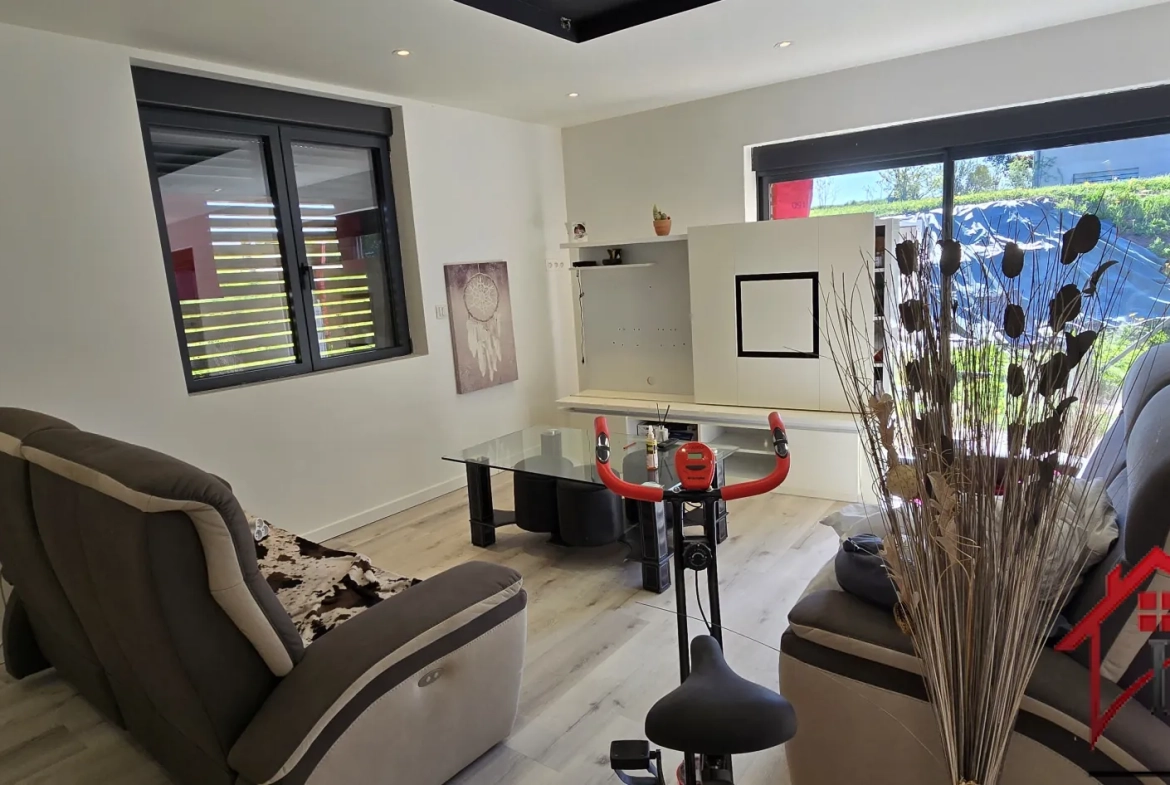Maison moderne de 122 m² avec terrasse à Rioz, hautes spécificités et proximité des grandes villes 
