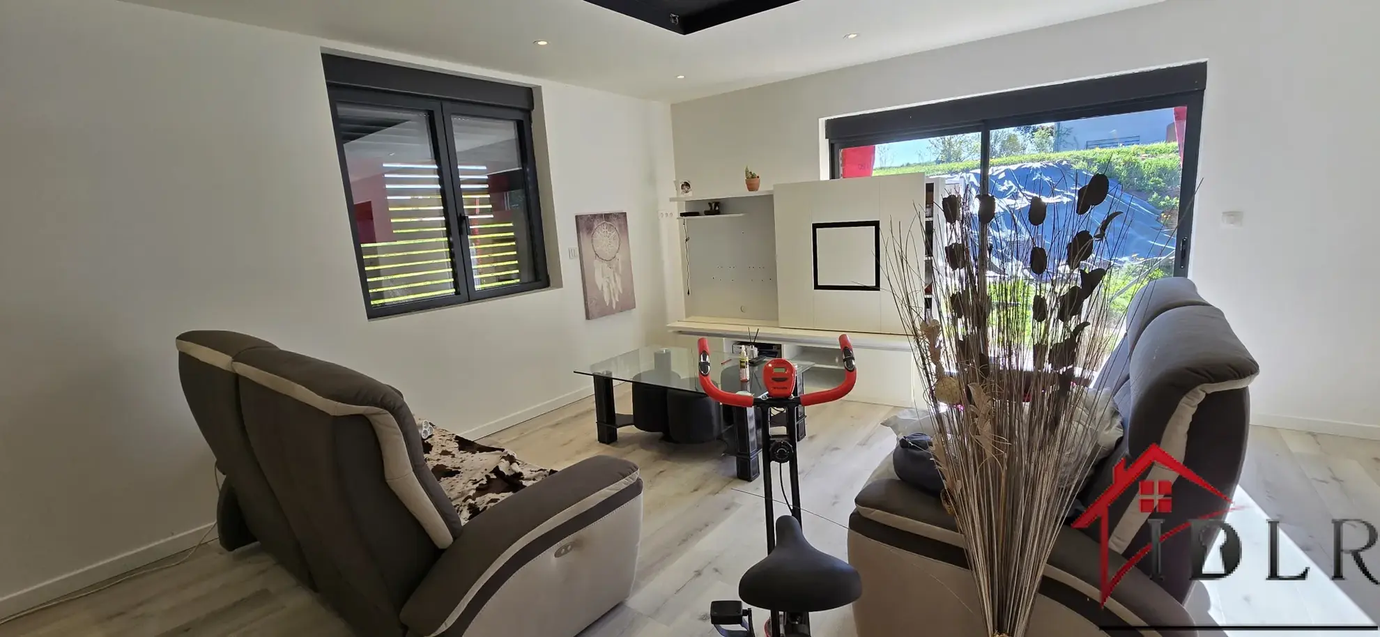 Maison moderne de 122 m² avec terrasse à Rioz, hautes spécificités et proximité des grandes villes 