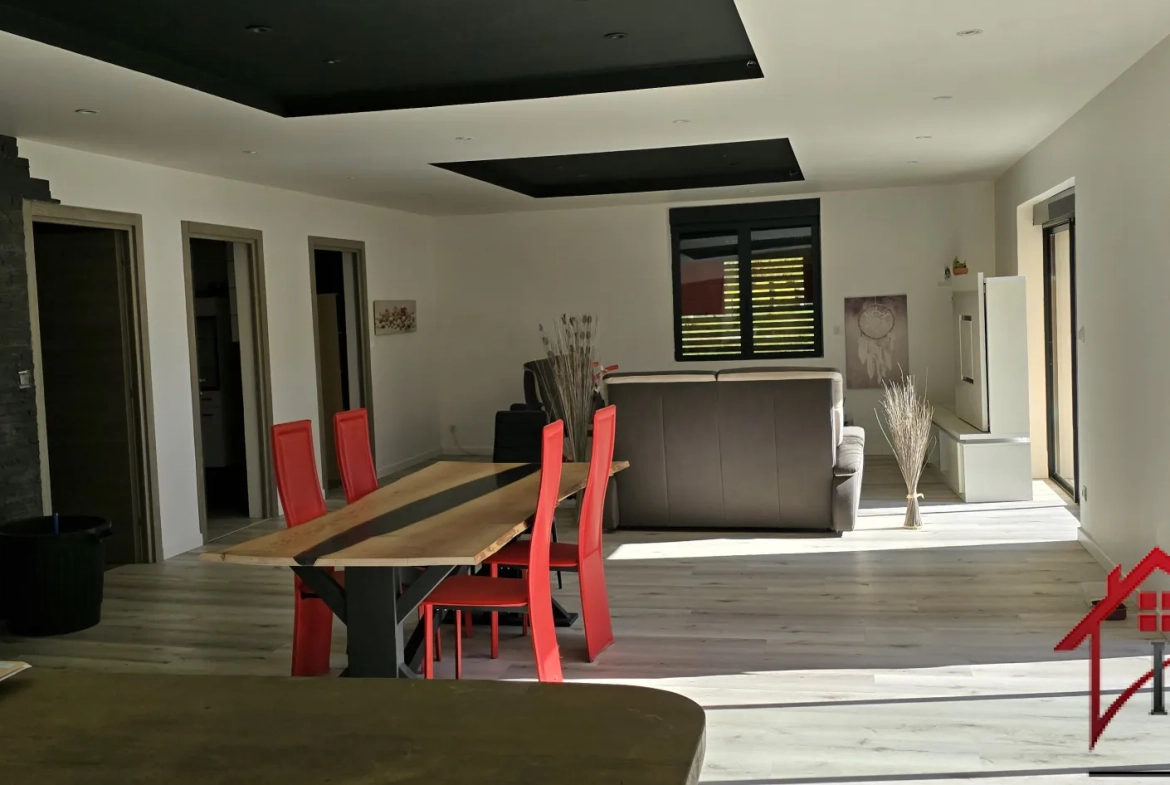 Maison moderne de 122 m² avec terrasse à Rioz, hautes spécificités et proximité des grandes villes 