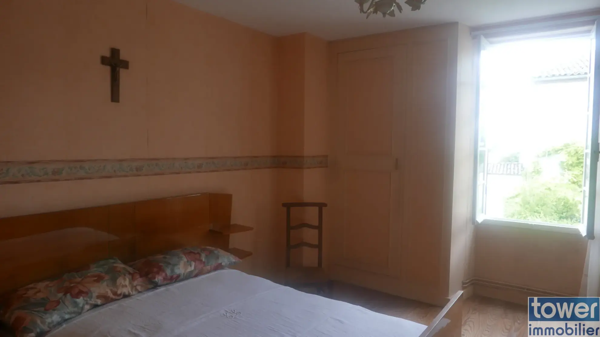 Maison en pierre à vendre à Sigoules avec dépendances et jardin 