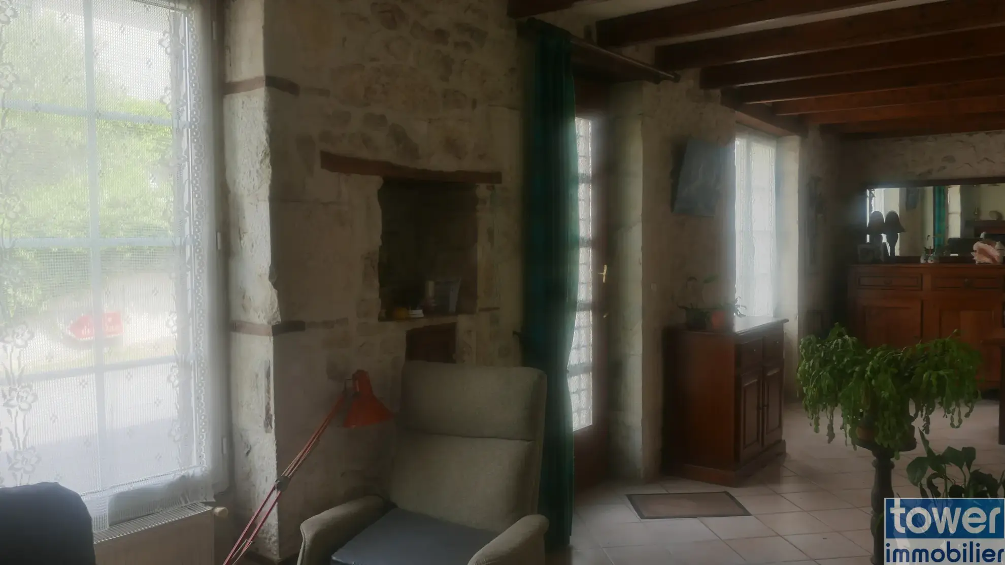 Maison en pierre à vendre à Sigoules avec dépendances et jardin 
