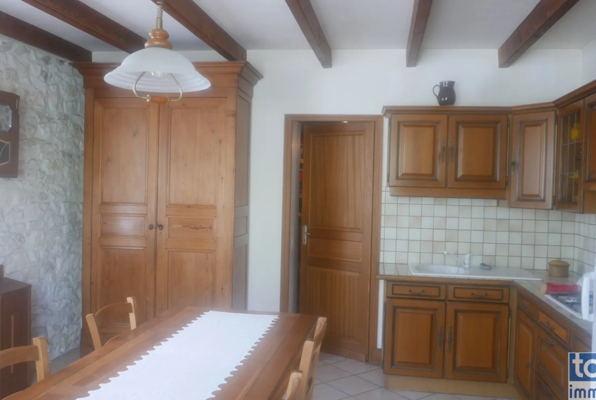 Maison en pierre à vendre à Sigoules avec dépendances et jardin 