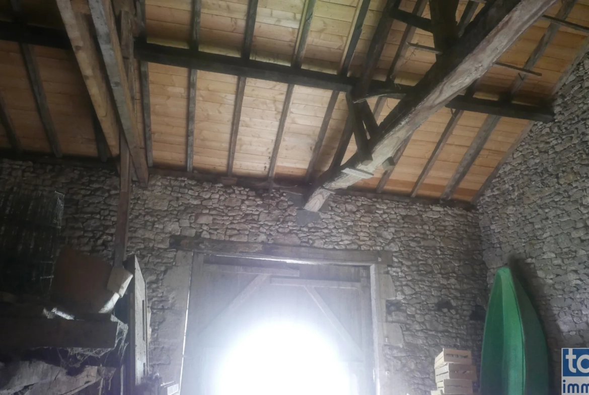 Maison en pierre à vendre à Sigoules avec dépendances et jardin 