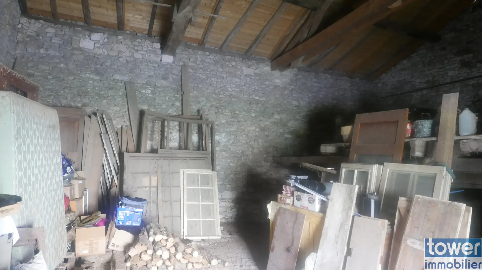 Maison en pierre à vendre à Sigoules avec dépendances et jardin 