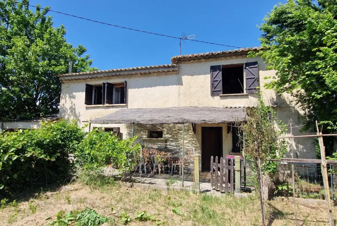 Maison de caractère à Lamotte du Rhone avec terrain de 643 m² 