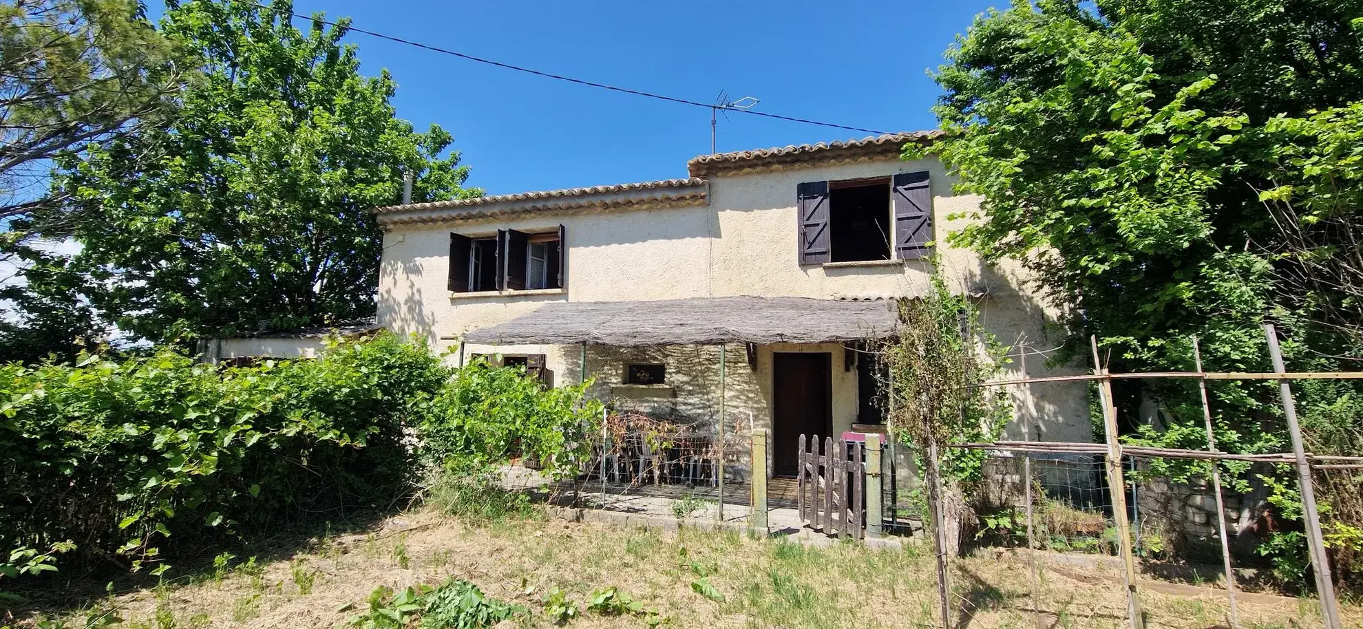 Maison de caractère à Lamotte du Rhone avec terrain de 643 m² 