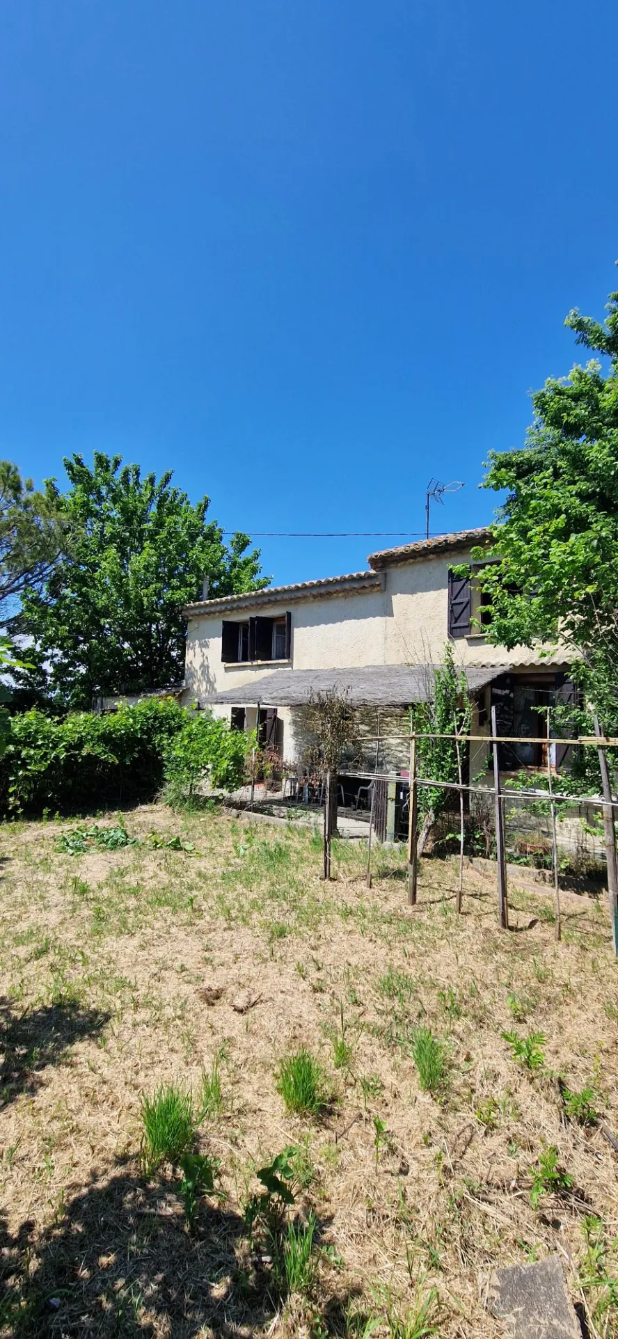 Maison de caractère à Lamotte du Rhone avec terrain de 643 m² 