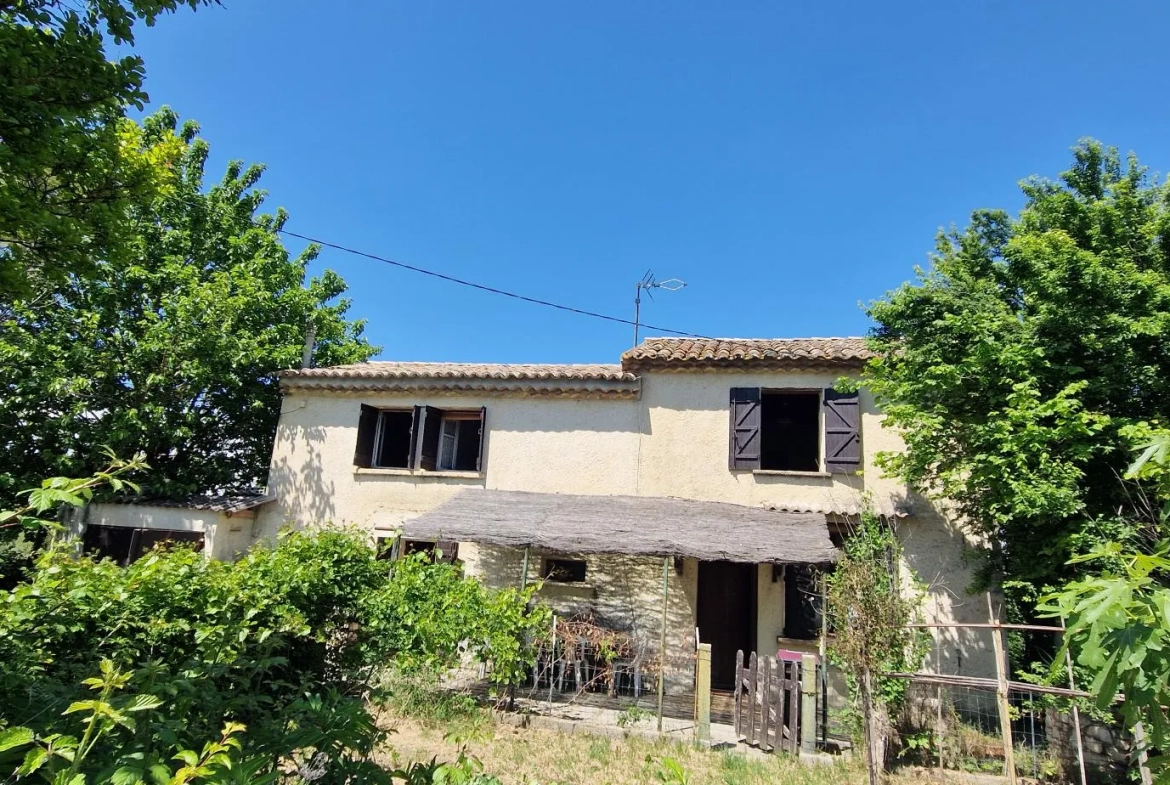 Maison de caractère à Lamotte du Rhone avec terrain de 643 m² 