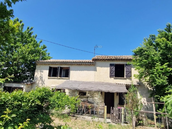 Maison de caractère à Lamotte du Rhone avec terrain de 643 m²