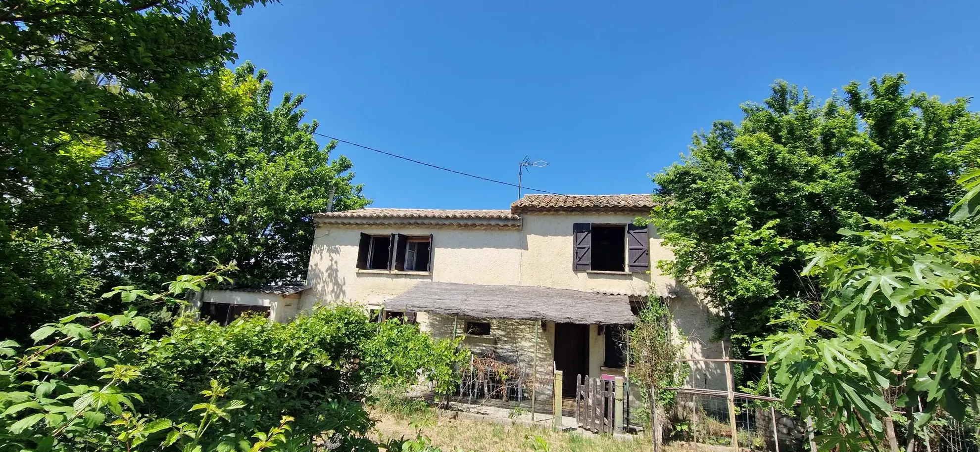 Maison de caractère à Lamotte du Rhone avec terrain de 643 m² 