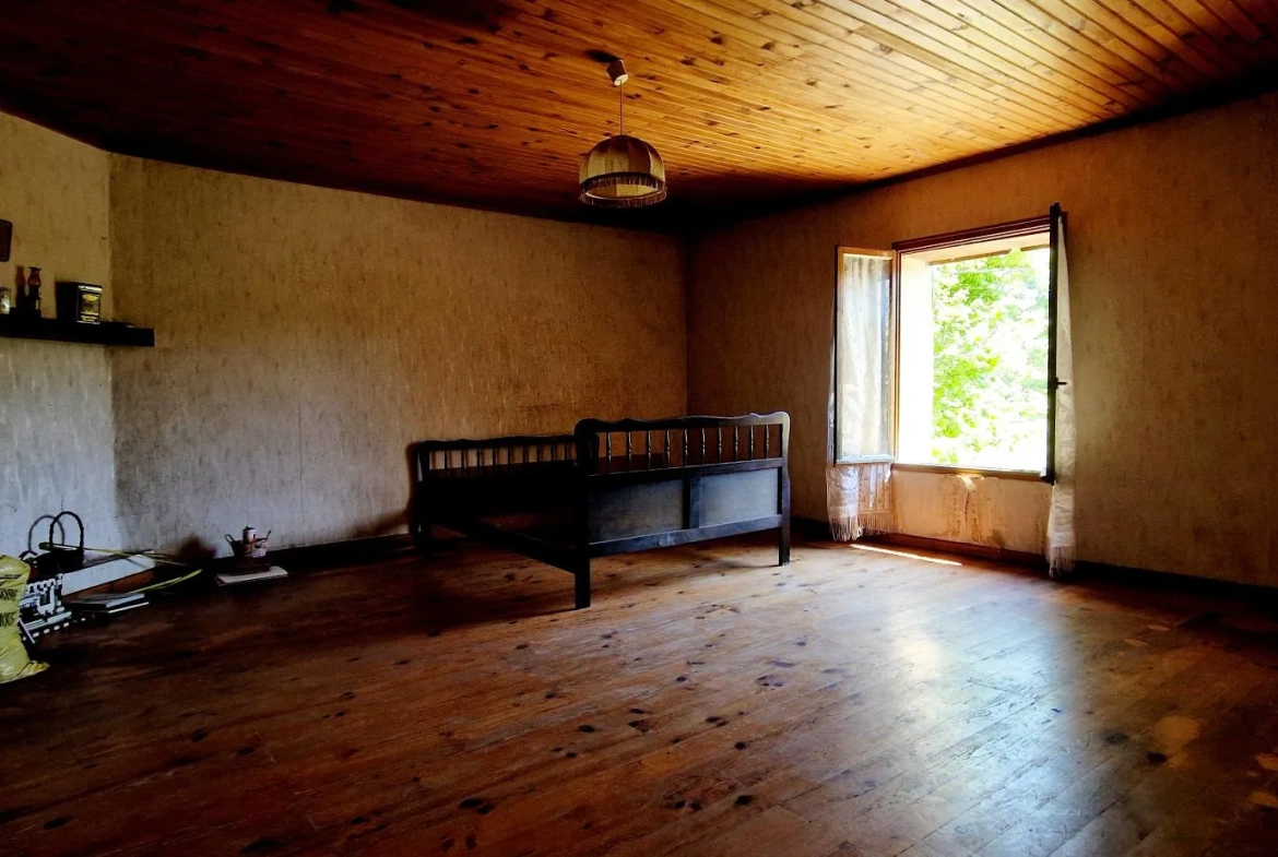 Maison de caractère à Lamotte du Rhone avec terrain de 643 m² 