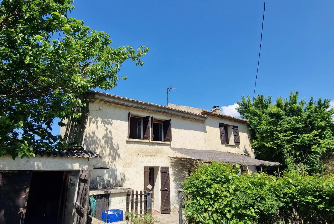 Maison de caractère à Lamotte du Rhone avec terrain de 643 m² 