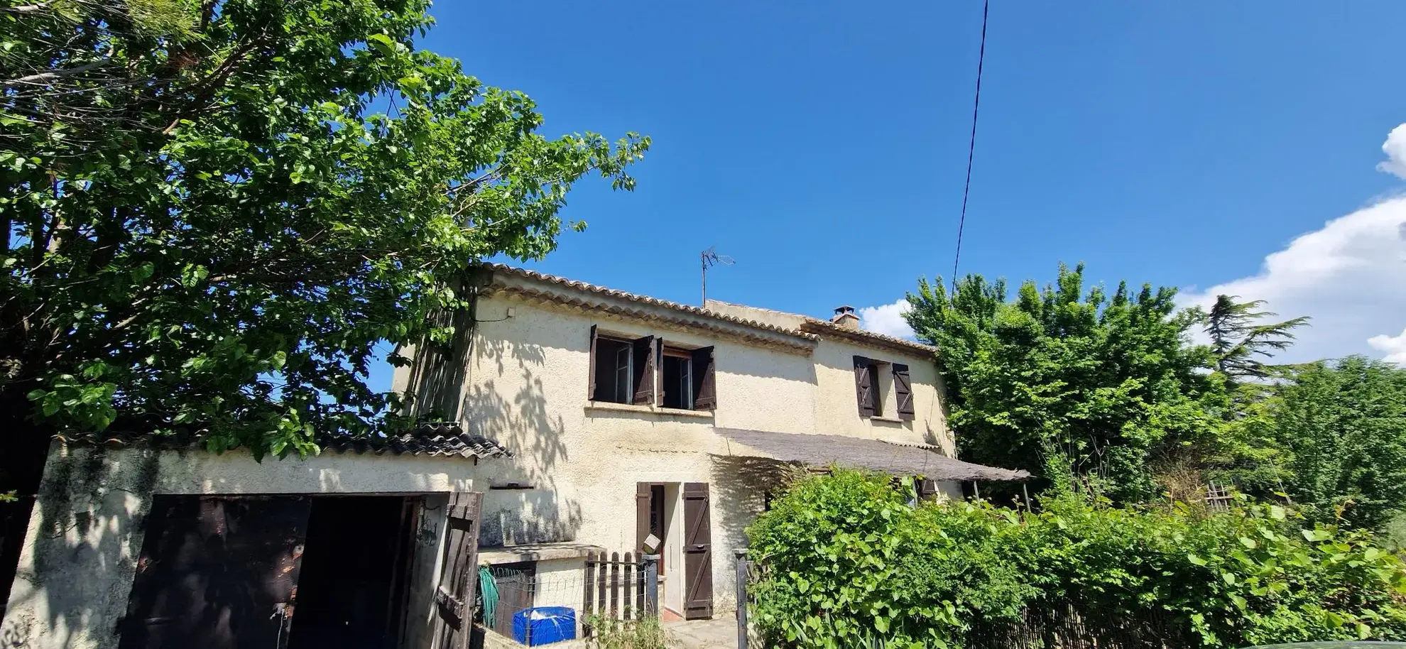 Maison de caractère à Lamotte du Rhone avec terrain de 643 m² 