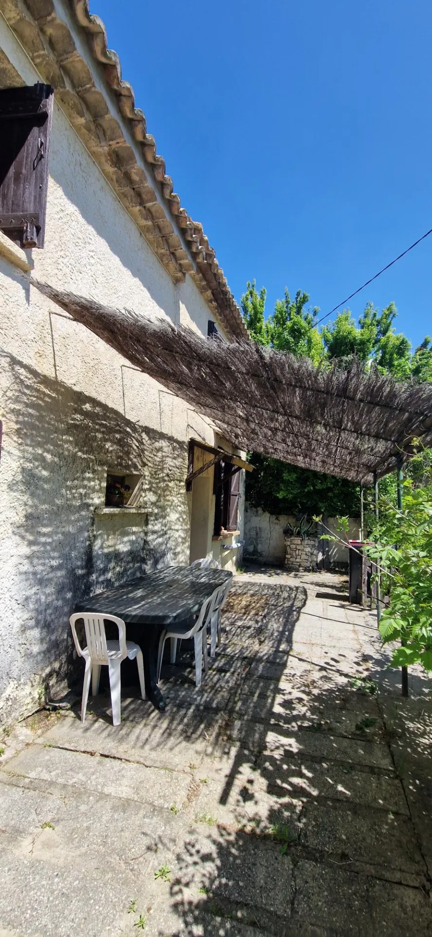 Maison de caractère à Lamotte du Rhone avec terrain de 643 m² 