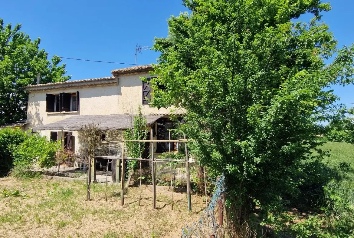 Maison de caractère à Lamotte du Rhone avec terrain de 643 m² 