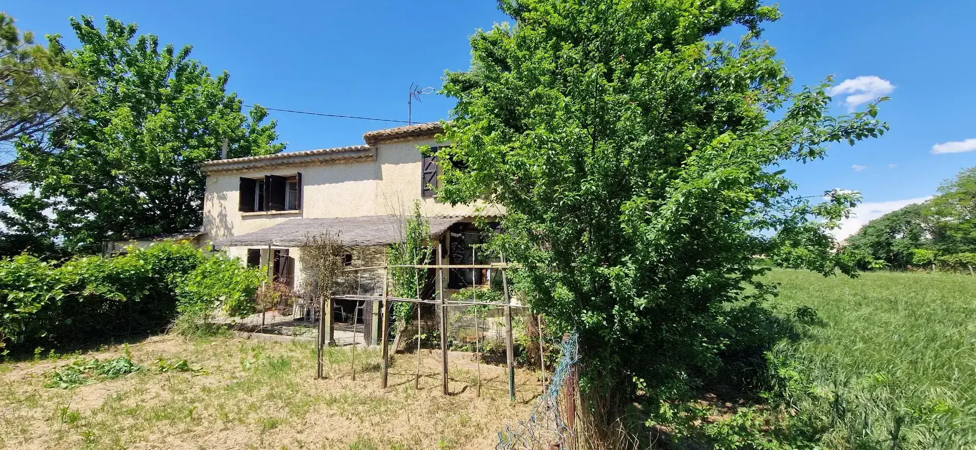 Maison de caractère à Lamotte du Rhone avec terrain de 643 m² 