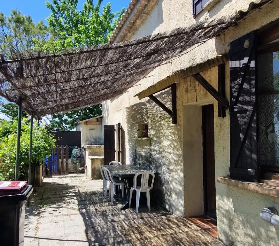 Maison de caractère à Lamotte du Rhone avec terrain de 643 m² 