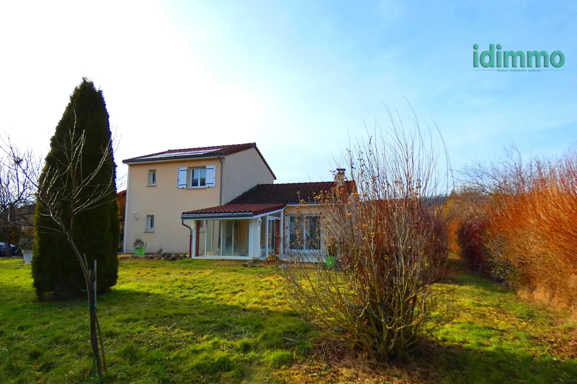 Maison familiale à Vezac proche d'Arpajon sur Cère avec panneaux solaires et grand jardin 