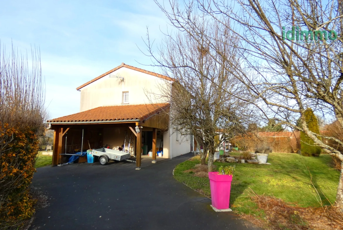 Maison familiale à Vezac proche d'Arpajon sur Cère avec panneaux solaires et grand jardin 