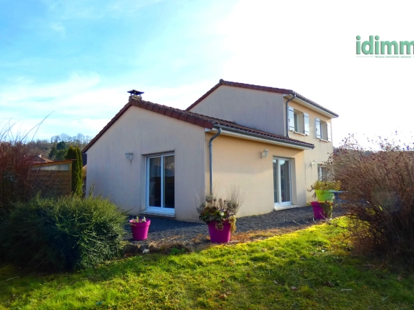 Maison familiale à Vezac proche d'Arpajon sur Cère avec panneaux solaires et grand jardin