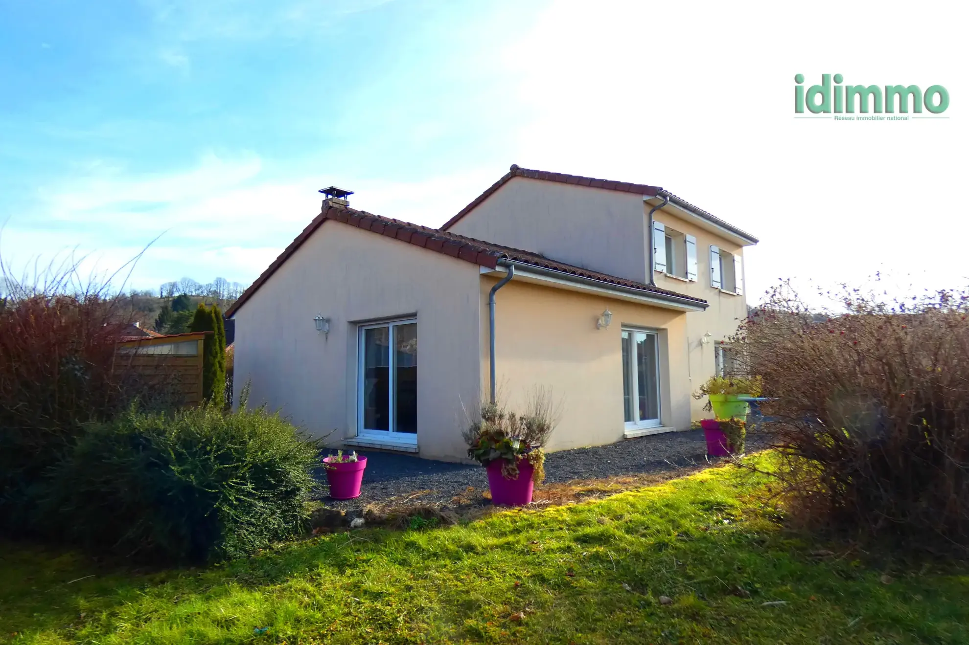 Maison familiale à Vezac proche d'Arpajon sur Cère avec panneaux solaires et grand jardin 