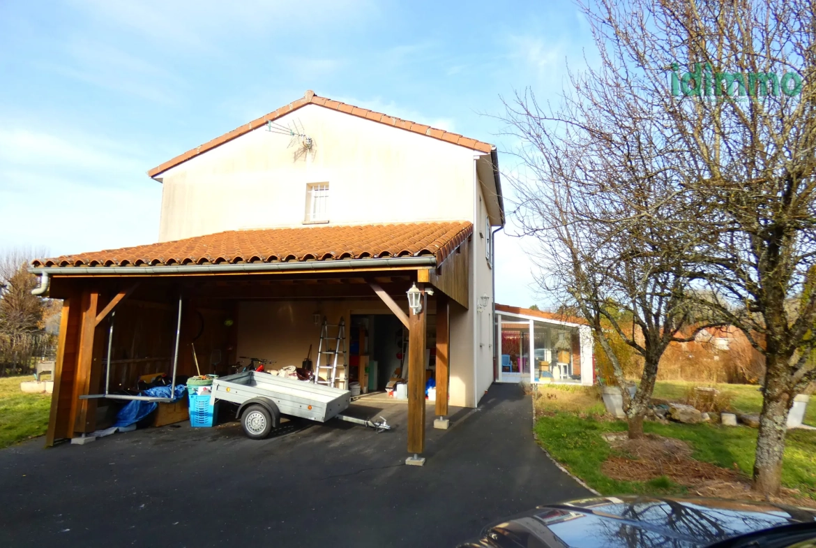 Maison familiale à Vezac proche d'Arpajon sur Cère avec panneaux solaires et grand jardin 