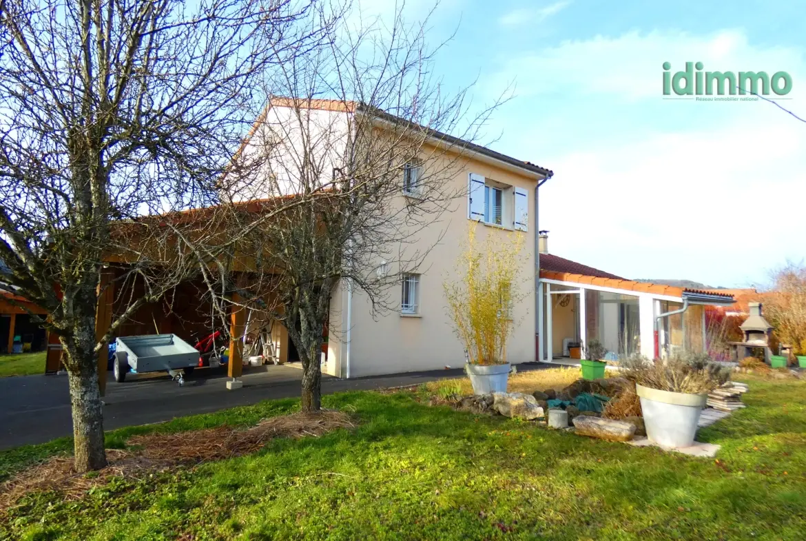 Maison familiale à Vezac proche d'Arpajon sur Cère avec panneaux solaires et grand jardin 