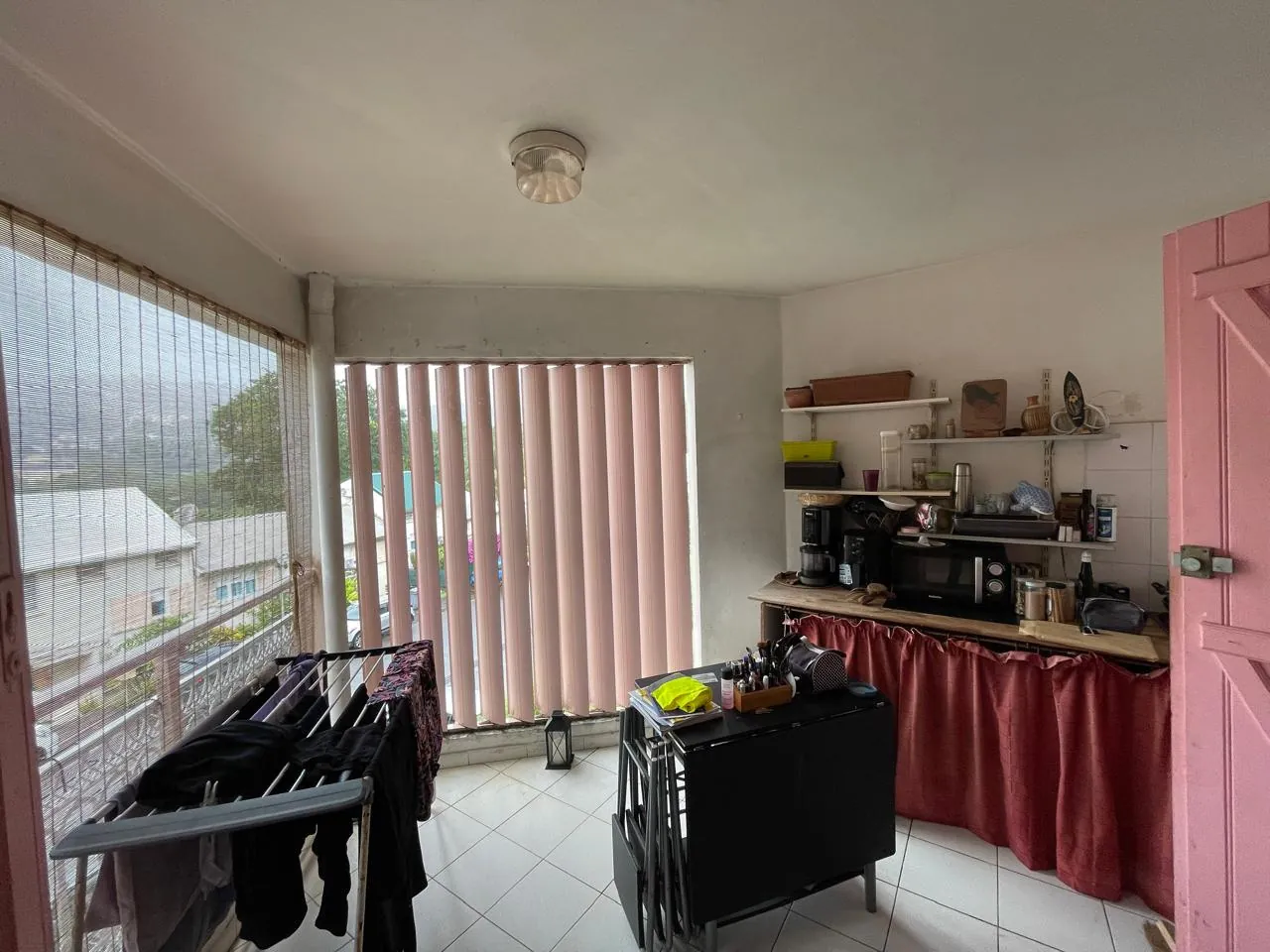 Appartement F2 loué à Fort-de-France proche du CHU et MFME – Investissement idéal 