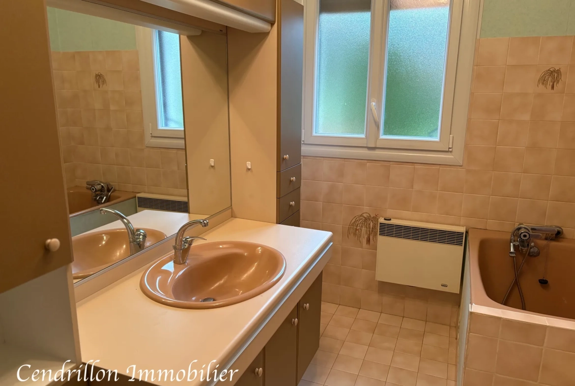 Maison de plain-pied avec 4 chambres, sous-sol et grand terrain à Masbaraud-Mérignat 