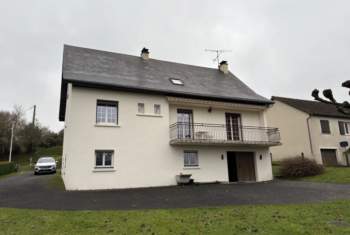 Maison de plain-pied avec 4 chambres, sous-sol et grand terrain à Masbaraud-Mérignat 