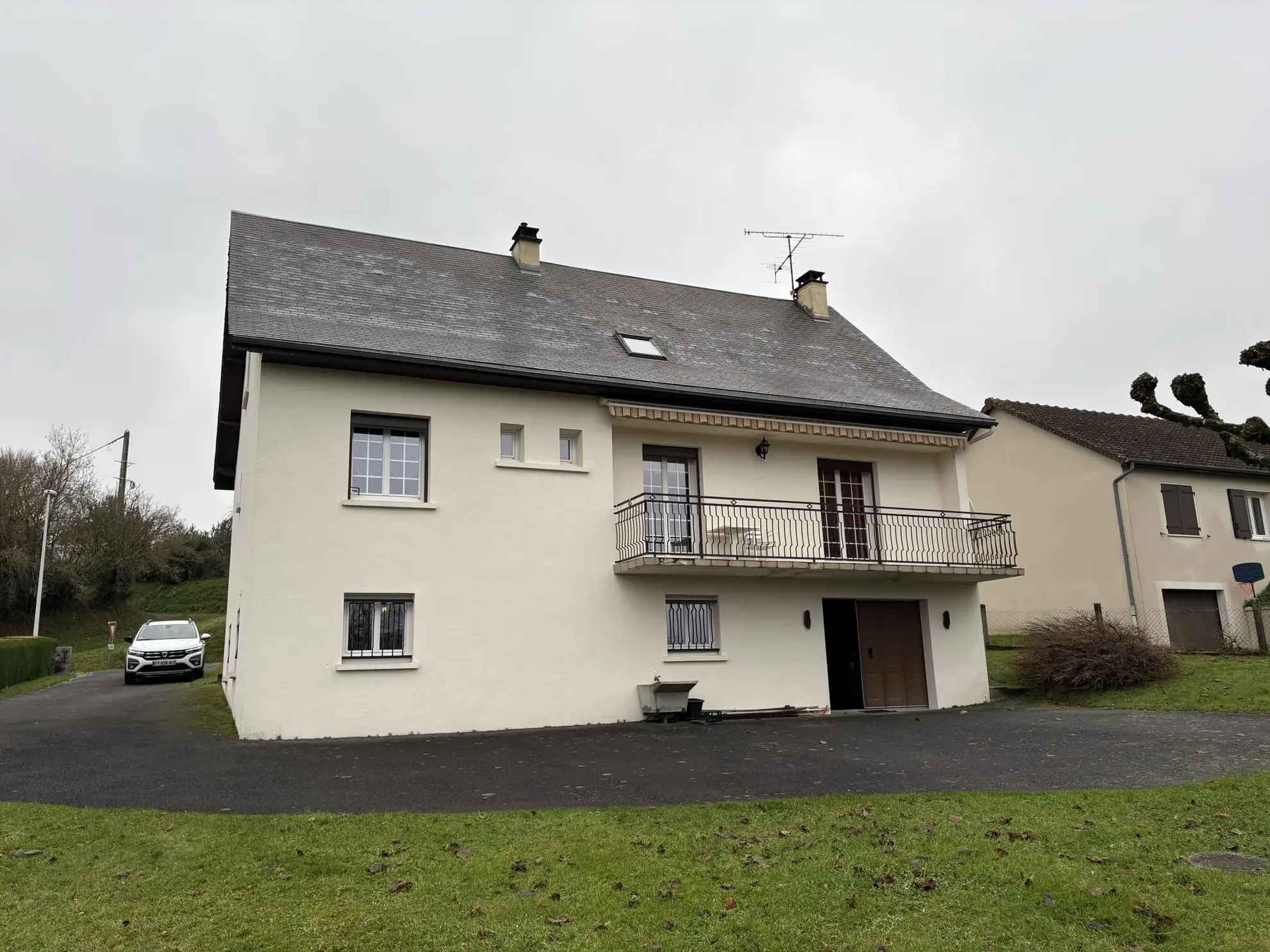 Maison de plain-pied avec 4 chambres, sous-sol et grand terrain à Masbaraud-Mérignat 