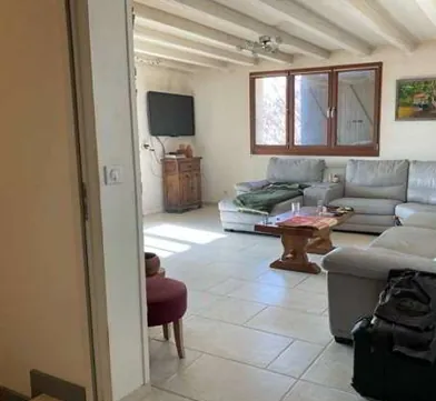 Villa F8 avec 6 chambres à vendre à La Muraz - Spacieuse et Privée 