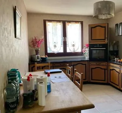 Villa F8 avec 6 chambres à vendre à La Muraz - Spacieuse et Privée 