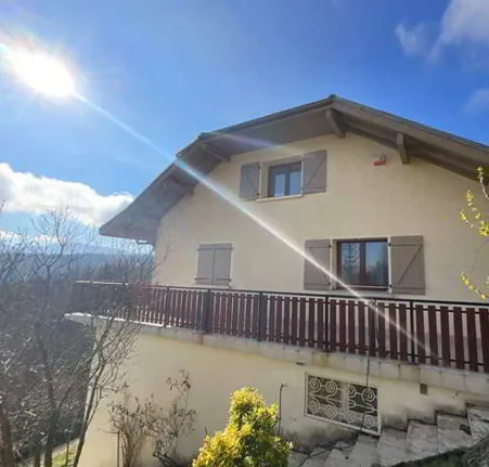 Villa F8 avec 6 chambres à vendre à La Muraz - Spacieuse et Privée 