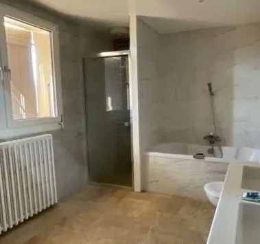 Villa F8 avec 6 chambres à vendre à La Muraz - Spacieuse et Privée 