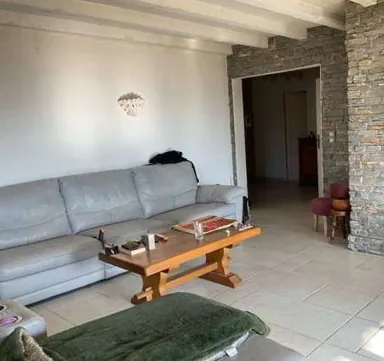 Villa F8 avec 6 chambres à vendre à La Muraz - Spacieuse et Privée 