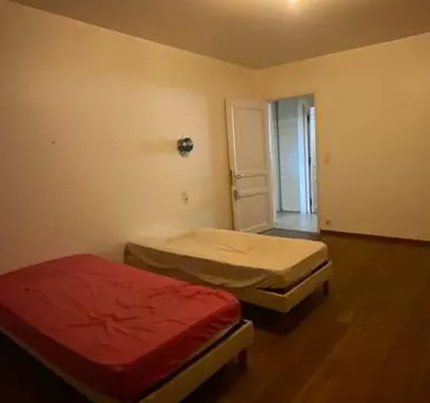 Villa F8 avec 6 chambres à vendre à La Muraz - Spacieuse et Privée 